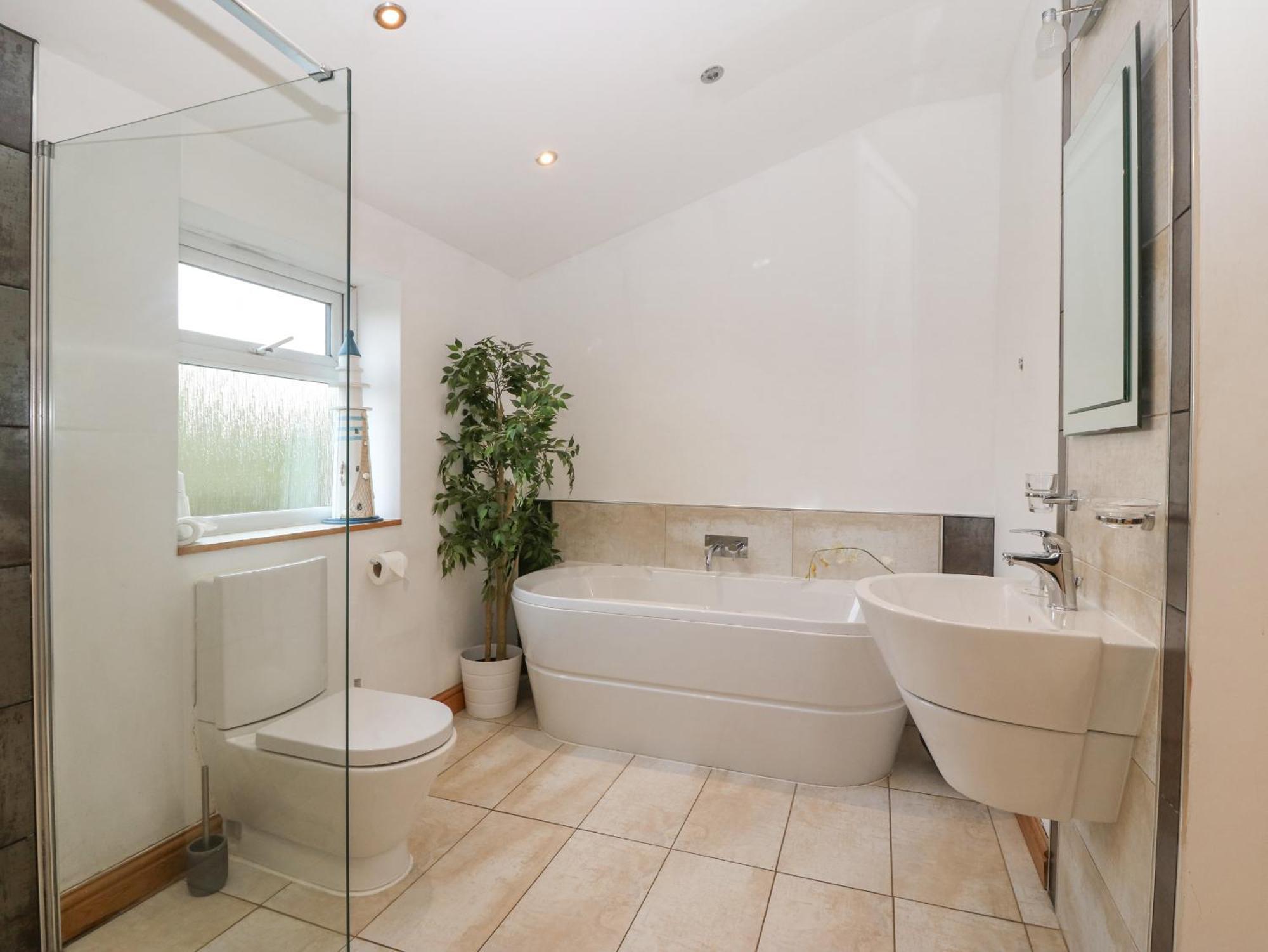 Coed Llai Villa Holyhead Exterior photo